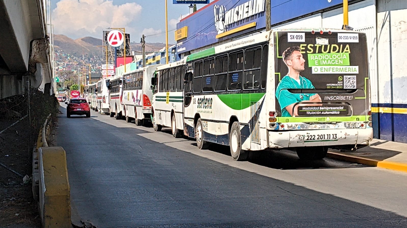 Normalista vuelven a secuestrar camiones urbanos