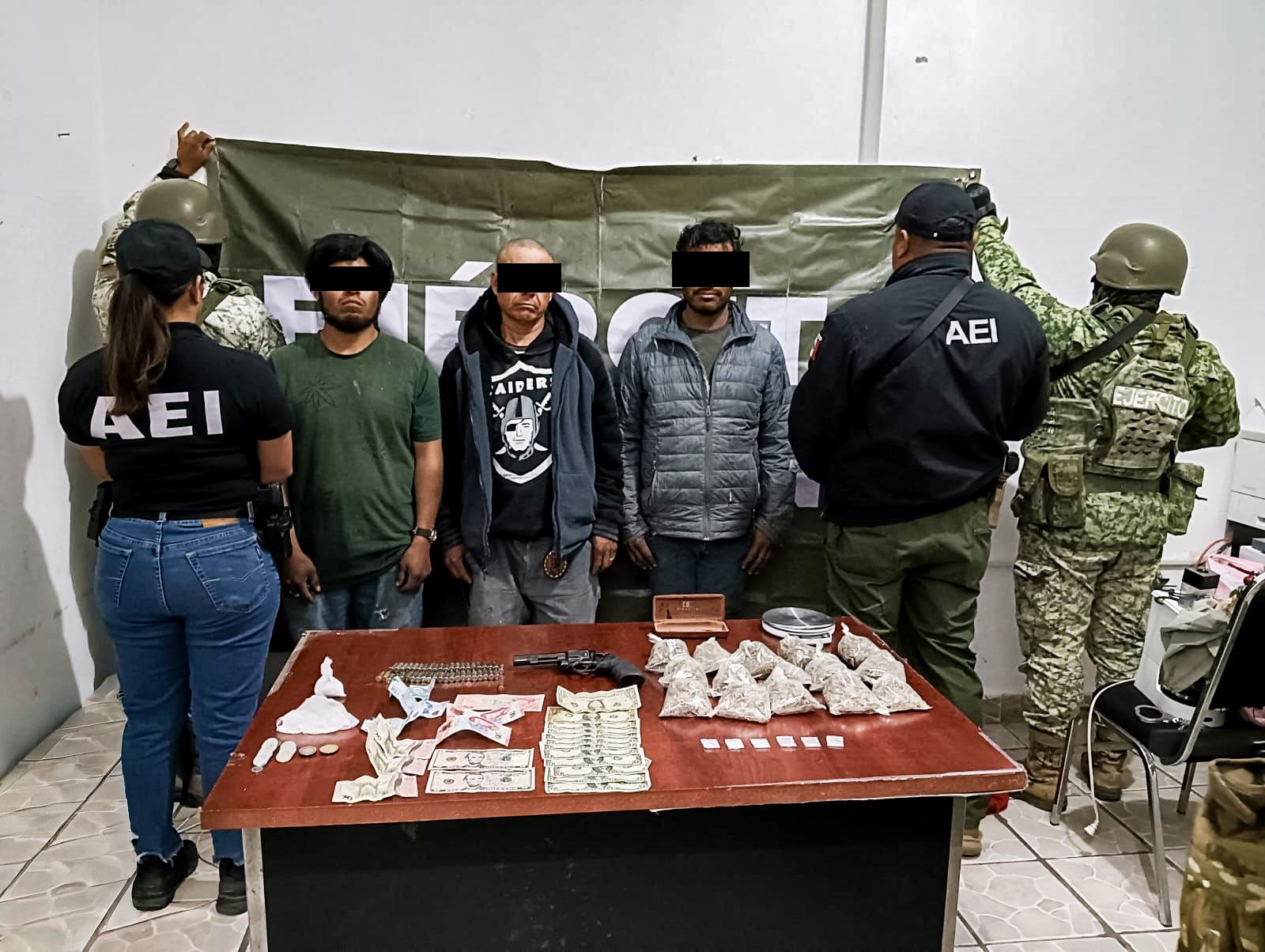 Fiscalía de Oaxaca asegura droga y detiene a tres personas en Zimatlán