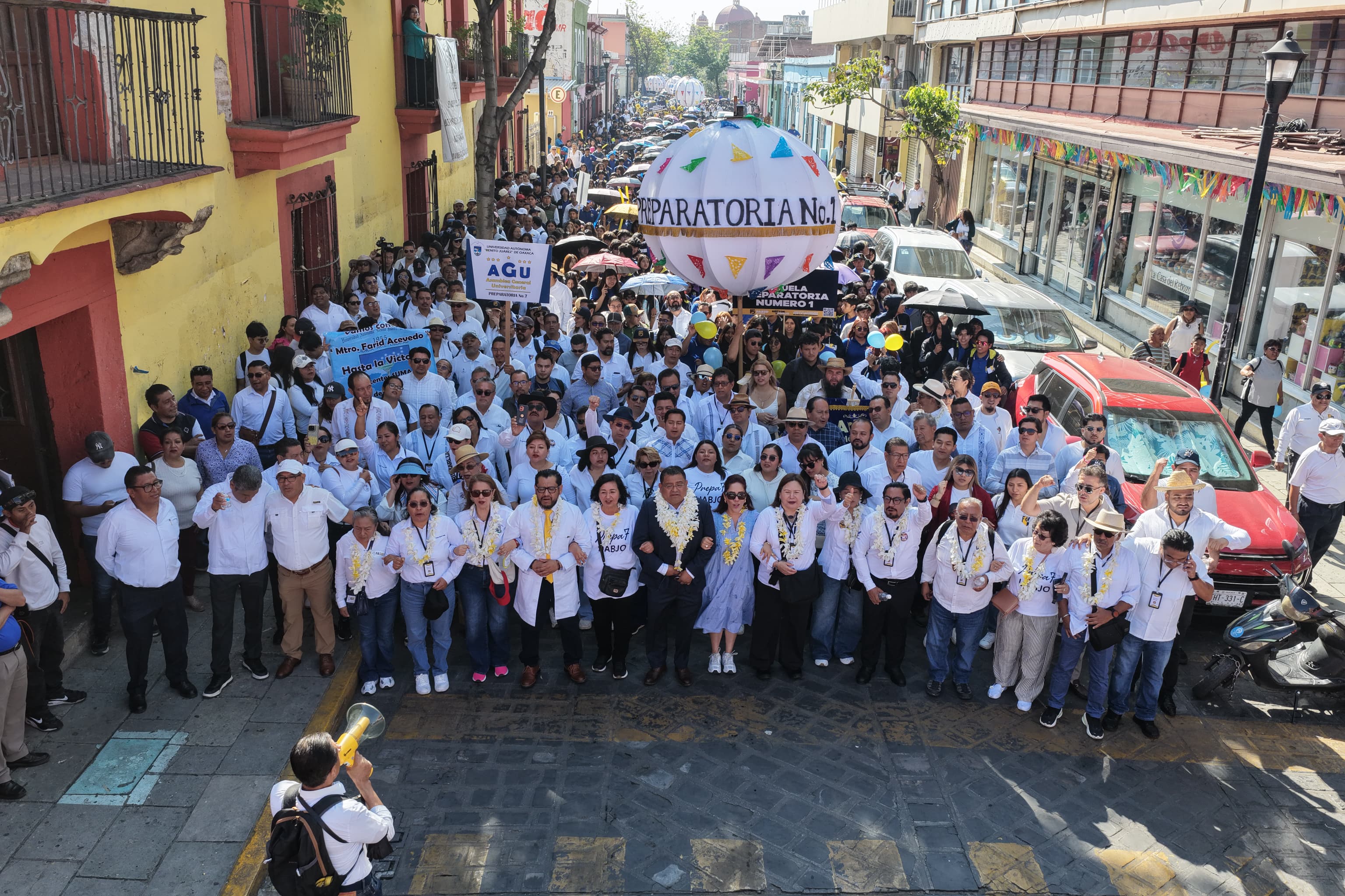 Farid Acevedo inicia campaña por la Rectoría de la UABJO con agenda académica, defensa de la autonomía y estabilidad institucional.