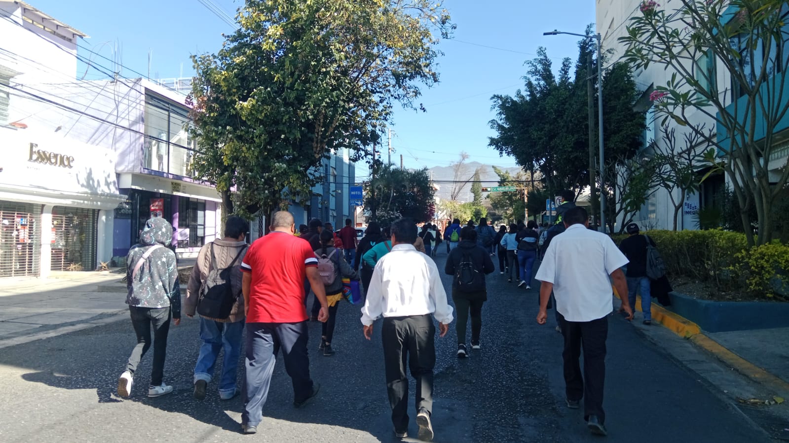 Marchan para exigir compra de terreno para escuela en Pueblo Nuevo