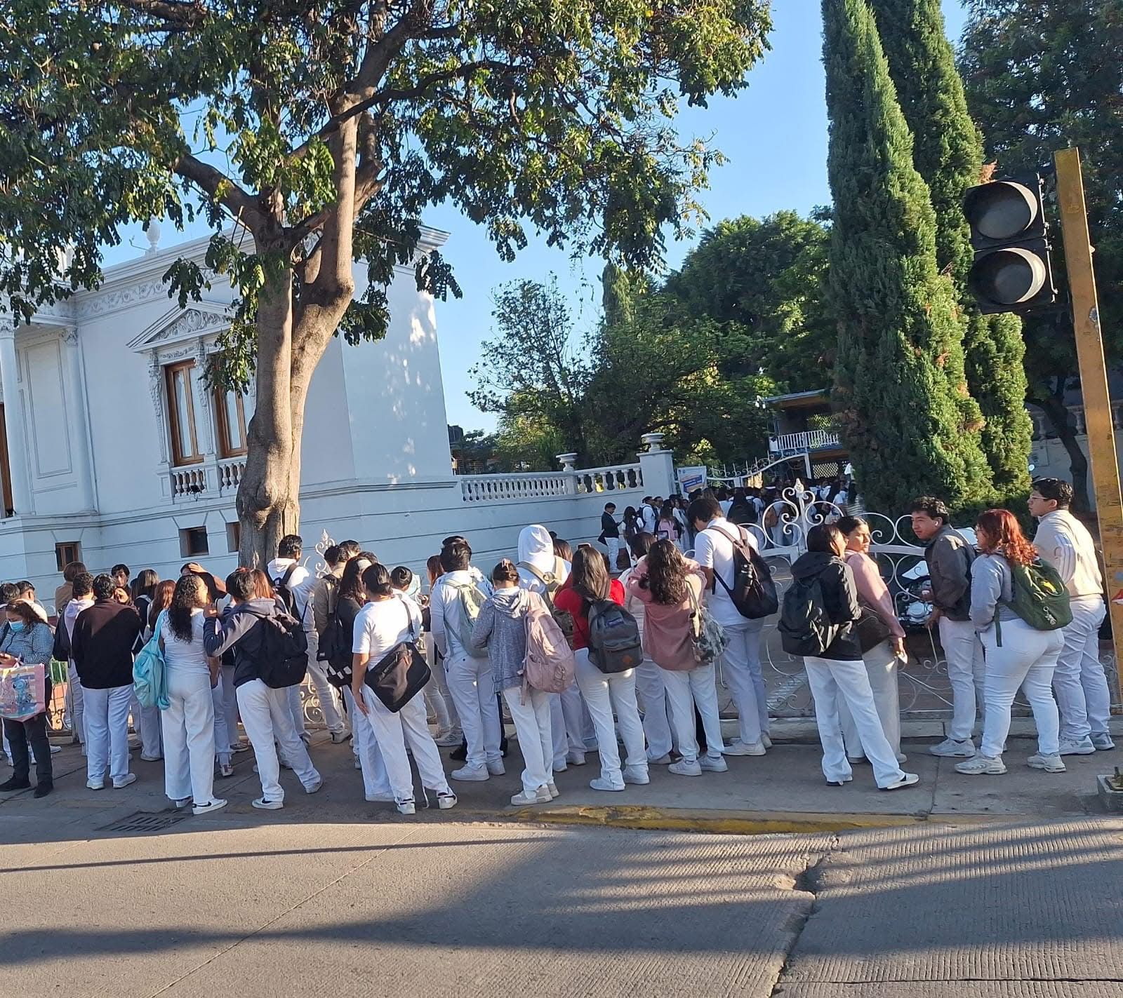 Estudiantes de Medicina toman su facultad este lunes